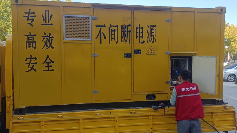 烟台柴油发电机组和UPS电源配合使用时，如何避免切换过程中的电力中断？